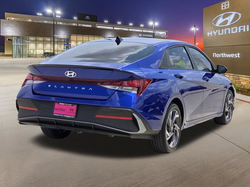 Certified 2025 Hyundai Elantra Sport FWD image 7