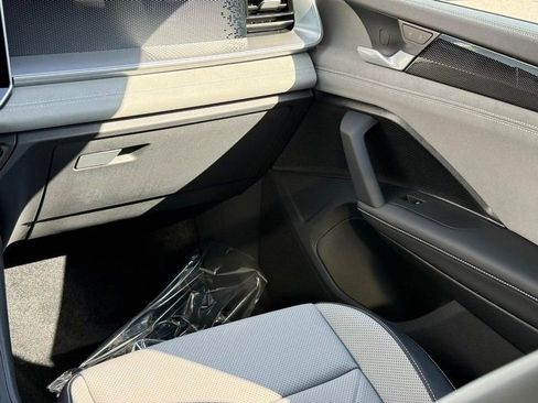 New 2026 Volkswagen Tiguan SE AWD/4WD image 9