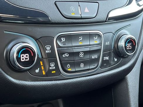 Used 2023 Chevrolet Equinox RS image 28