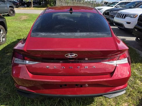 Used 2023 Hyundai Elantra SEL w/ Convenience Package FWD image 3
