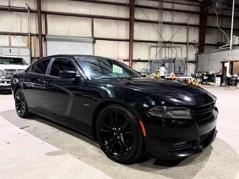 Used 2016 Dodge Charger R/T w/ Blacktop Package RWD image 2