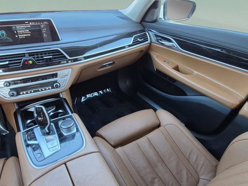 Used 2020 BMW 745e xDrive AWD/4WD image 13