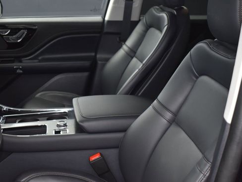 Certified 2025 Lincoln Aviator AWD w/ Jet Appearance Package image 10