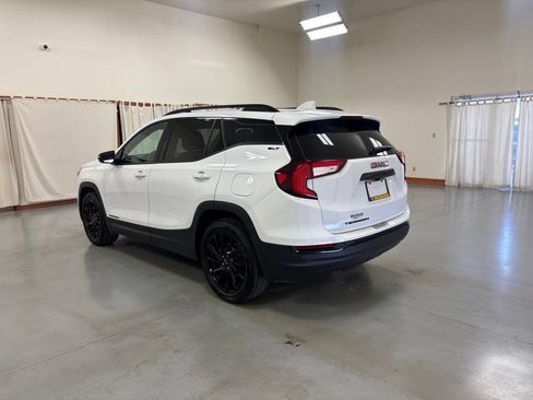 Used 2023 GMC Terrain SLT w/ Tech Package FWD image 6