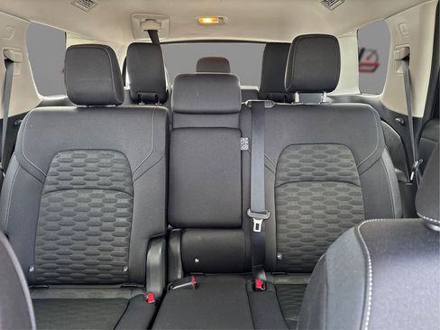 Used 2025 Nissan Pathfinder SV image 19