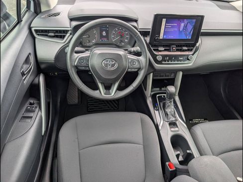 Used 2024 Toyota Corolla Cross LE FWD image 8