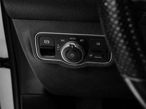 Used 2023 Mercedes-Benz GLB 250 image 28