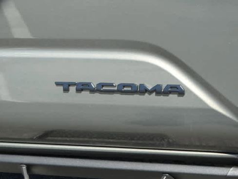 Used 2025 Toyota Tacoma TRD Sport image 9