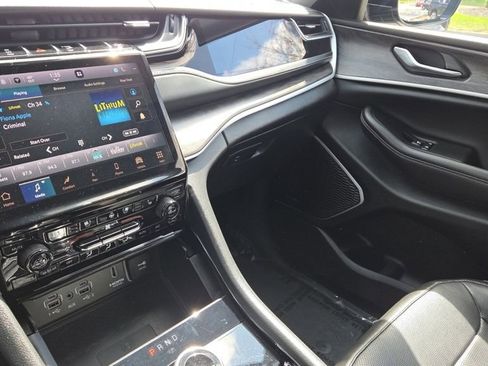 Used 2023 Jeep Grand Cherokee L Limited w/ Luxury Tech Group II image 41