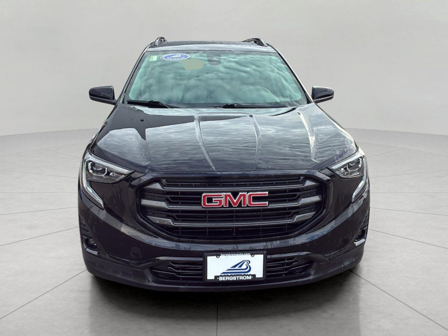 Used 2021 GMC Terrain SLT w/ Infotainment Package II AWD/4WD image 3