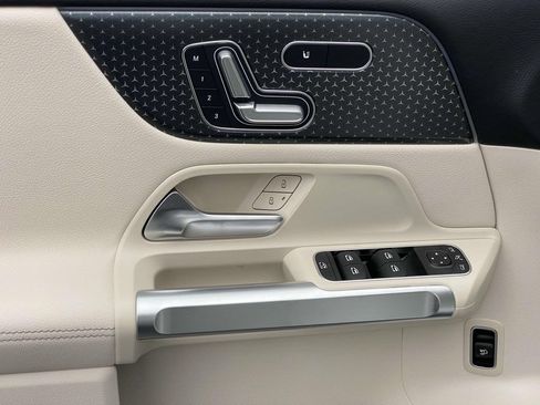Certified 2025 Mercedes-Benz GLB 250 image 17