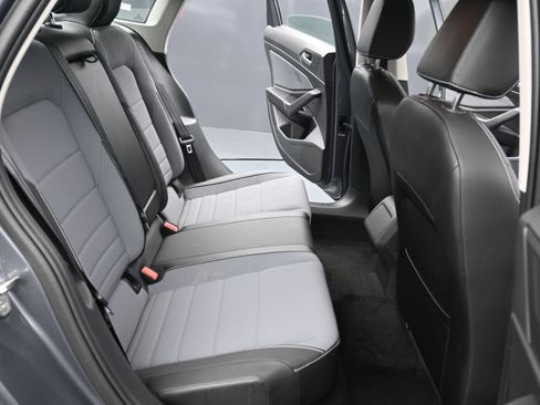 Used 2026 Volkswagen Jetta SE FWD image 25