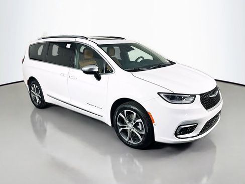 New 2026 Chrysler Pacifica Pinnacle image 1