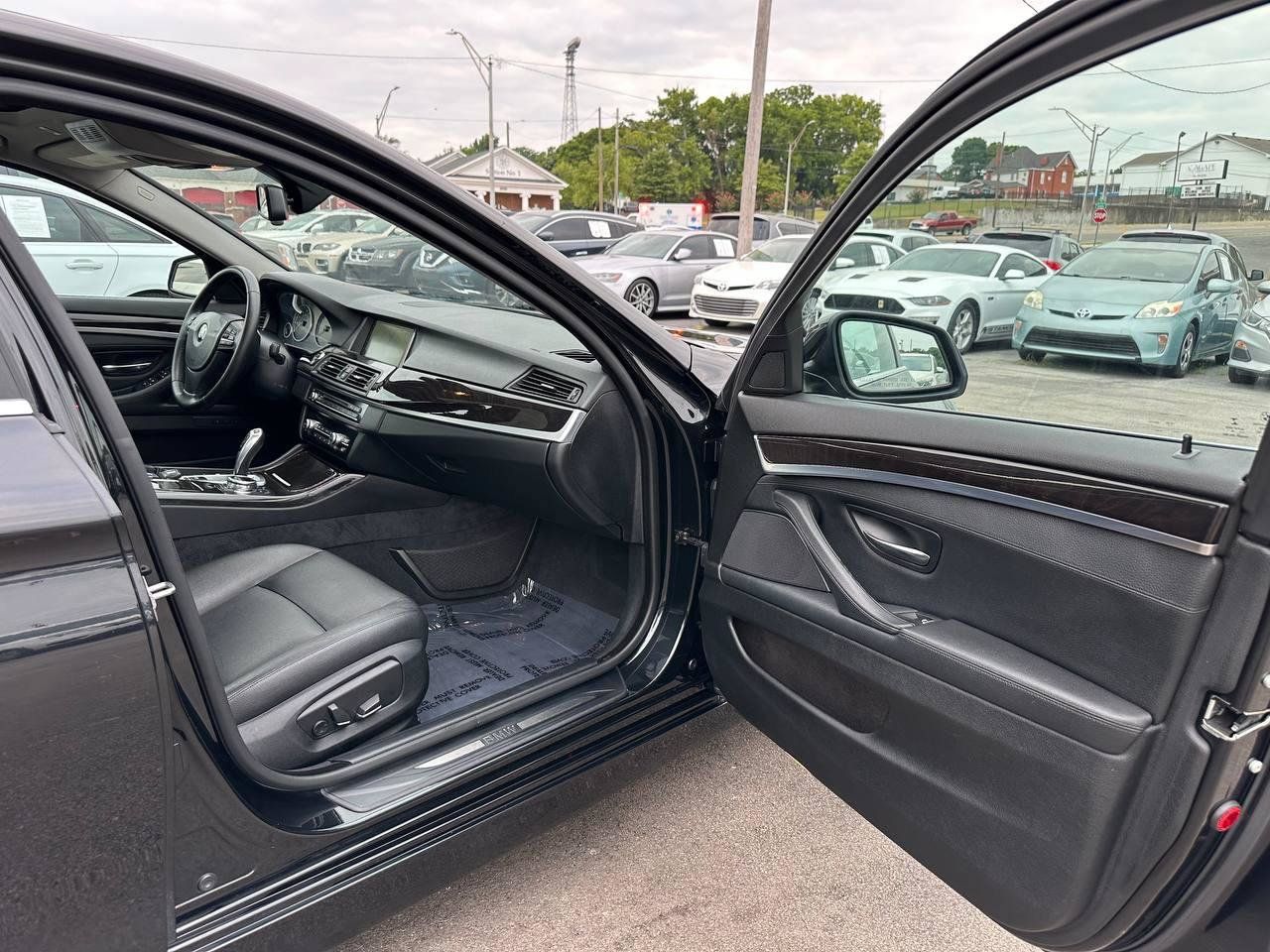 Used 2014 BMW 528i xDrive Sedan AWD/4WD image 25