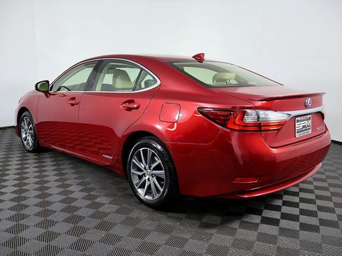 Used 2018 Lexus ES 300h w/ Luxury Package image 12