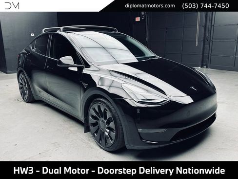 Used 2023 Tesla Model Y Performance AWD/4WD image 9