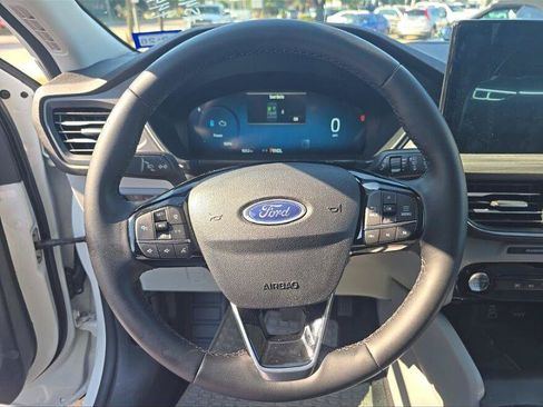 Used 2026 Ford Escape Platinum w/ Premium Technology Package AWD/4WD image 4