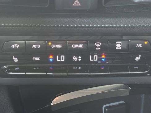 Used 2022 Buick Envision Essence w/ Technology Package II FWD image 5