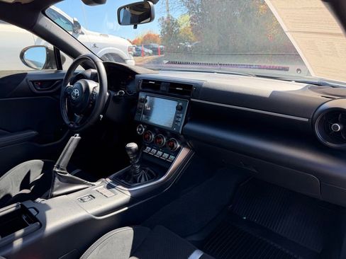 Used 2024 Toyota GR86 Premium RWD image 30