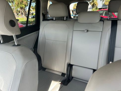 Used 2023 Volkswagen Tiguan SE image 11