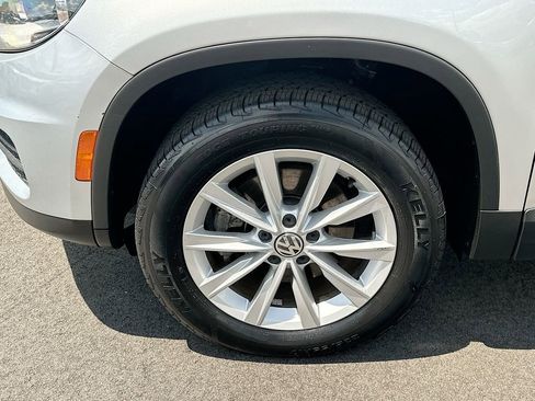 Used 2017 Volkswagen Tiguan Limited FWD image 23