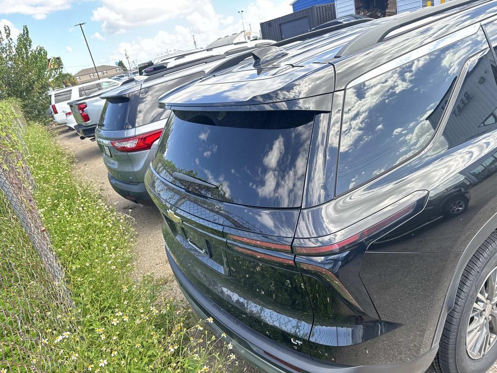 Used 2024 Chevrolet Traverse LT FWD image 13