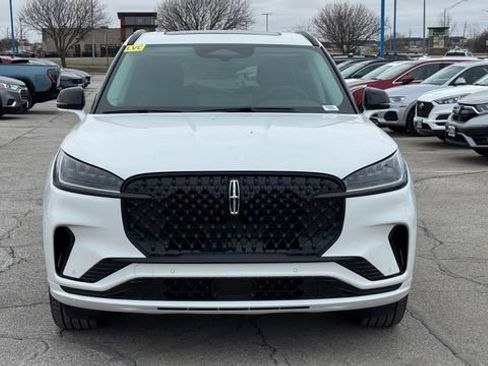 New 2026 Lincoln Aviator AWD w/ Jet Appearance Package image 3