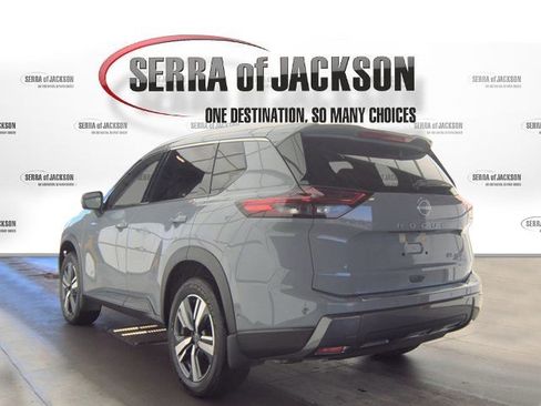 Used 2025 Nissan Rogue SL AWD/4WD image 9