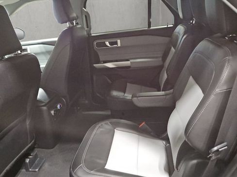 Used 2023 Ford Explorer XLT w/ Equipment Group 202A AWD/4WD image 20