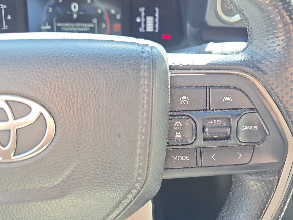 Used 2025 Toyota 4Runner SR5 AWD/4WD image 23