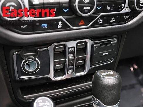 Used 2025 Jeep Wrangler Unlimited Sahara w/ Safety Group image 19