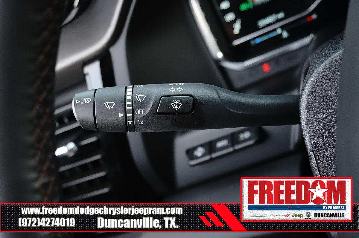 Used 2024 GMC Sierra 1500 AT4 w/ Technology Package AWD/4WD image 29