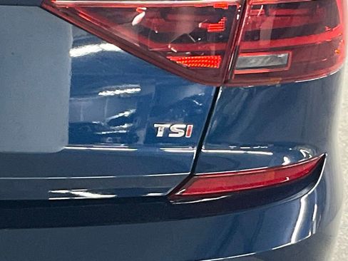 Used 2018 Volkswagen Passat 2.0T R-Line w/ R-Line Lighting Package FWD image 29