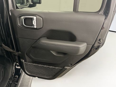 Used 2020 Jeep Wrangler Unlimited Sahara AWD/4WD image 31