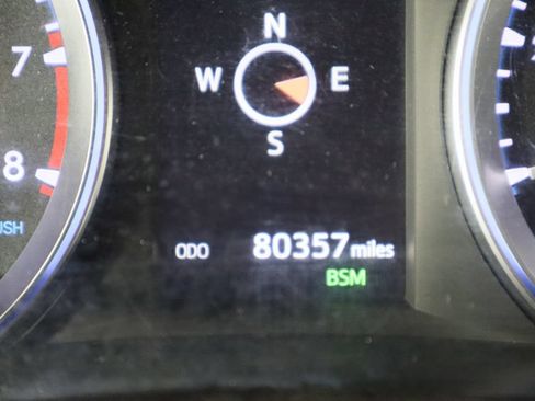 Used 2019 Toyota Highlander XLE AWD/4WD image 41