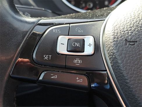 Used 2019 Volkswagen Tiguan SE image 18