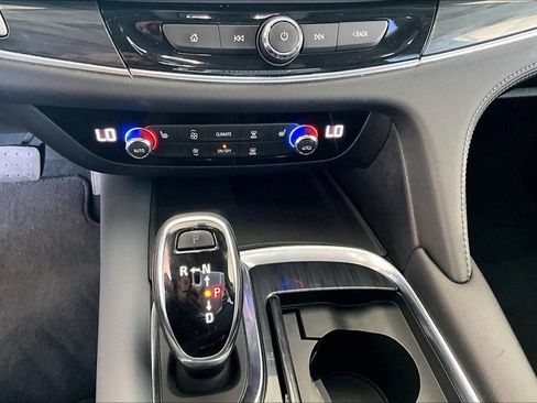 Used 2018 Buick Enclave Essence AWD/4WD image 11