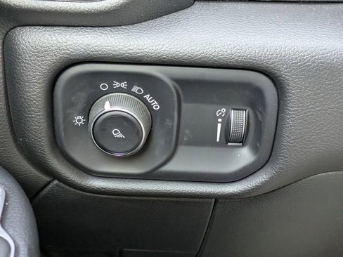 Used 2024 RAM 2500 Tradesman w/ Chrome Appearance Group image 26