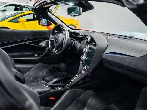 Used 2019 McLaren 720S Performance RWD image 13