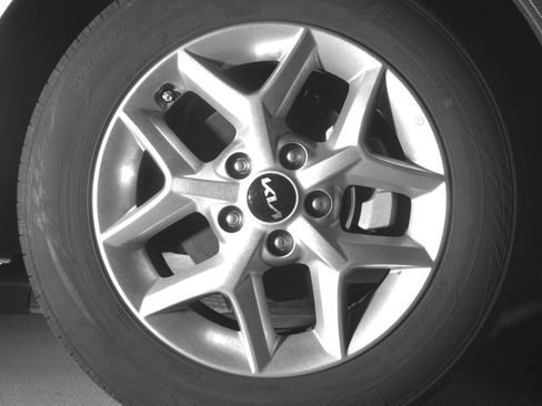 Used 2025 Kia Soul LX w/ LX Technology Package image 13