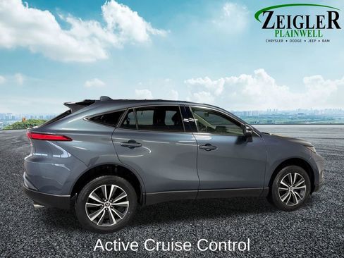 Used 2022 Toyota Venza LE image 9