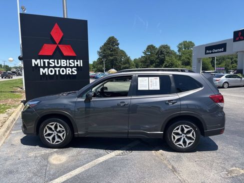 Used 2023 Subaru Forester Premium AWD/4WD image 6