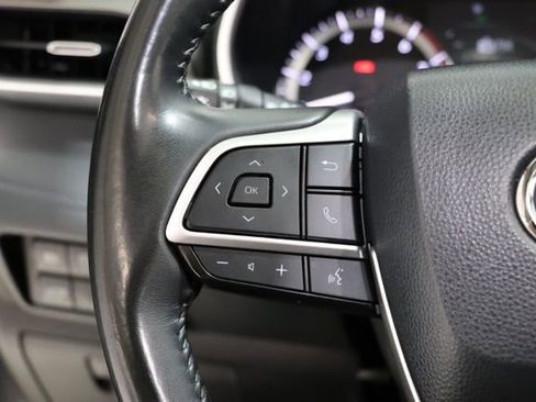 Used 2023 Toyota Highlander XLE FWD image 19
