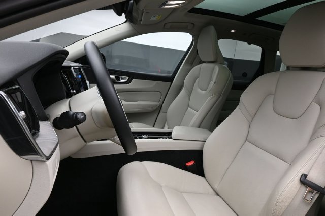 Used 2024 Volvo XC60 B5 Plus w/ Protection Package Premier AWD/4WD image 10