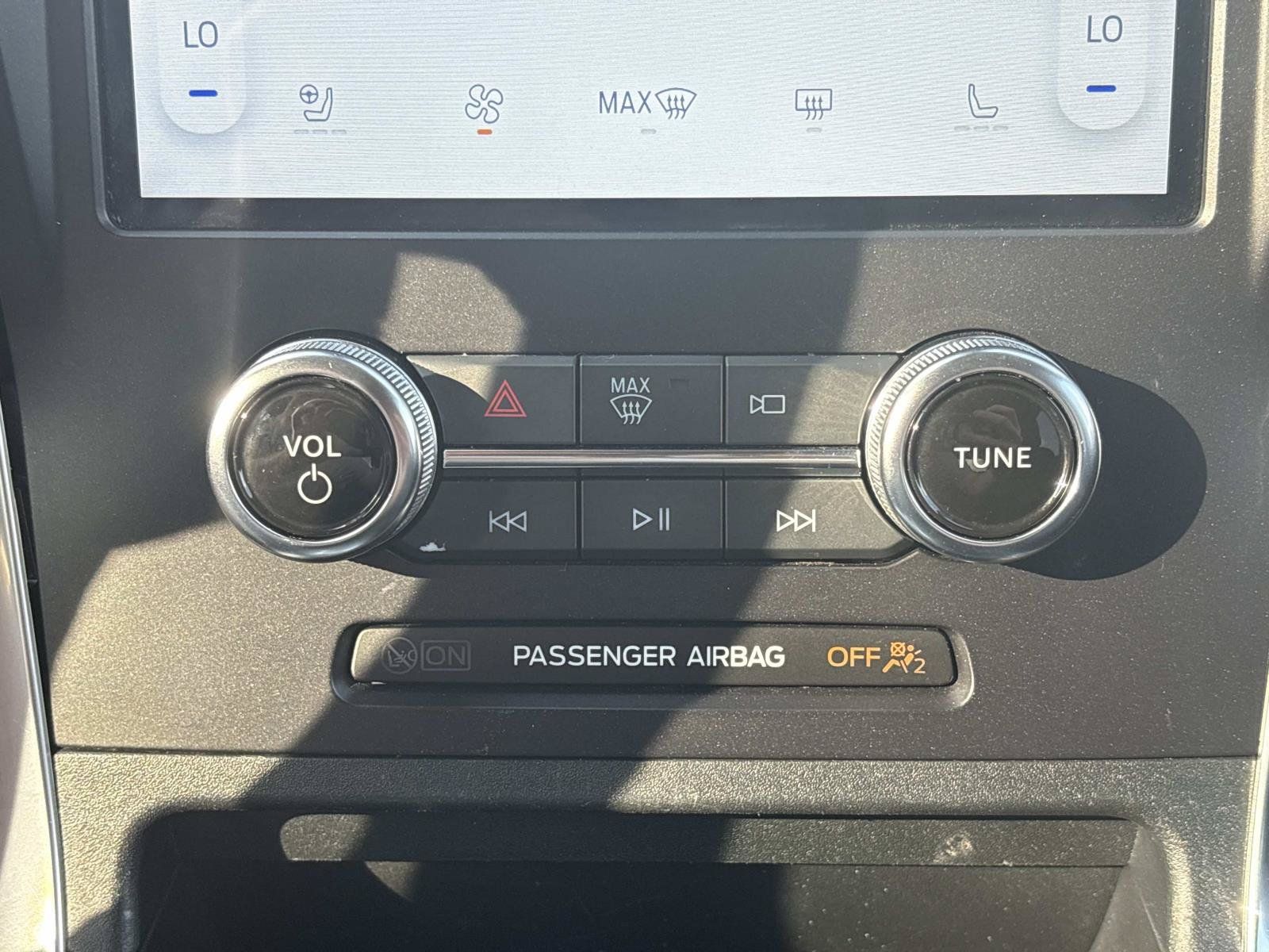 Used 2024 Ford Edge Titanium AWD/4WD image 17