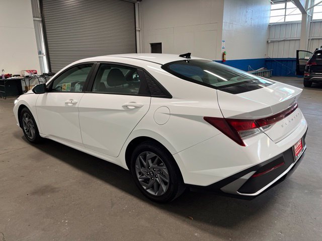 Used 2024 Hyundai Elantra SEL FWD image 5