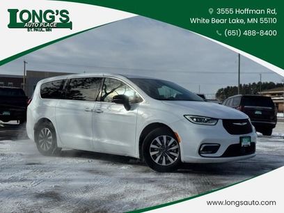 Used 2024 Chrysler Pacifica Select