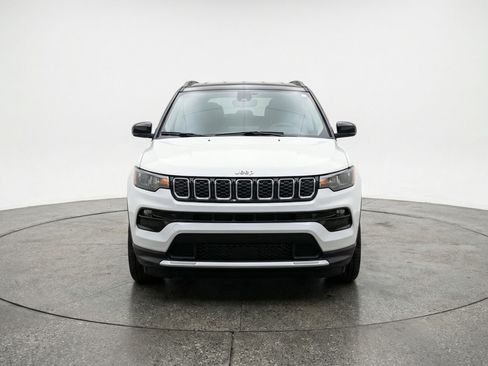 Used 2025 Jeep Compass Limited AWD/4WD image 2