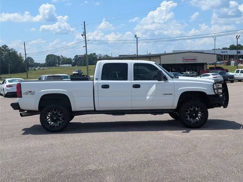 Used 2006 Chevrolet Silverado 2500 LT w/ Onstar Plus Package AWD/4WD image 4
