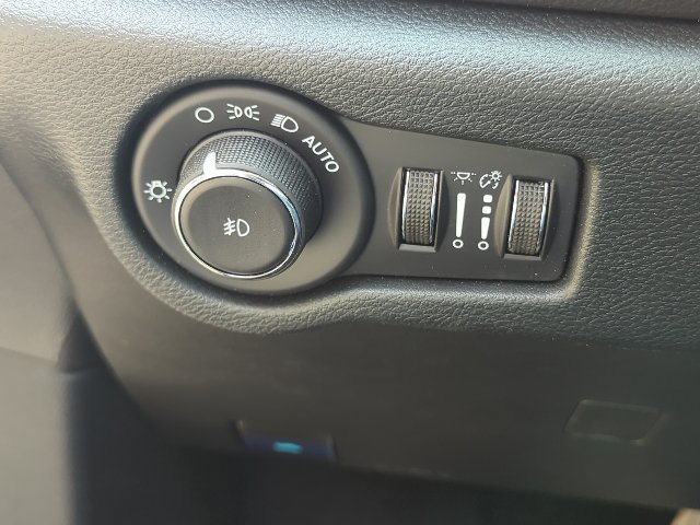New 2026 Chrysler Pacifica Select FWD image 21